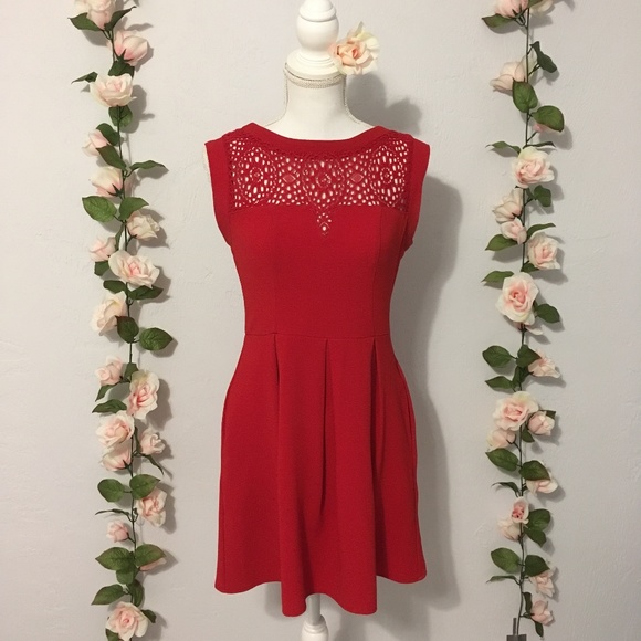 Red Lace Sleeveless Dress - Picture 1 of 7